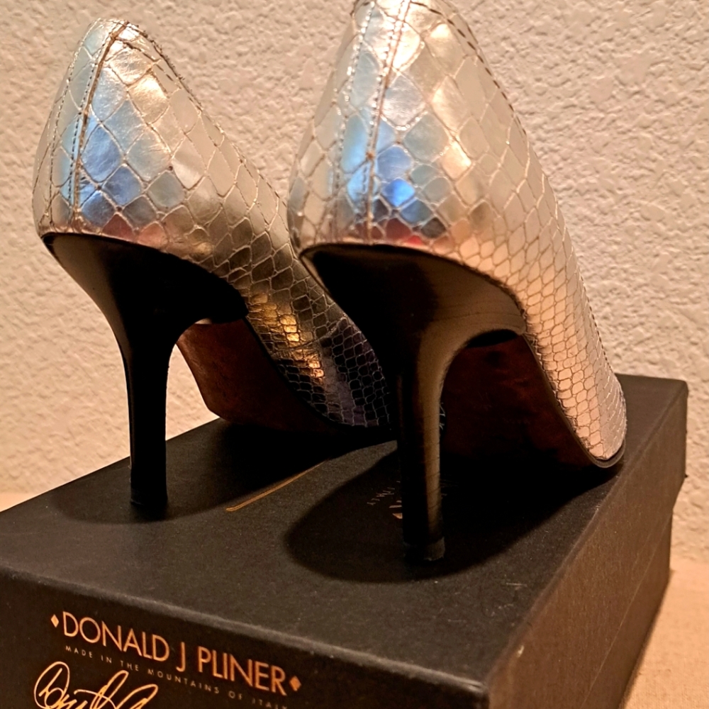 donald j pliner silver pointy toe pumps